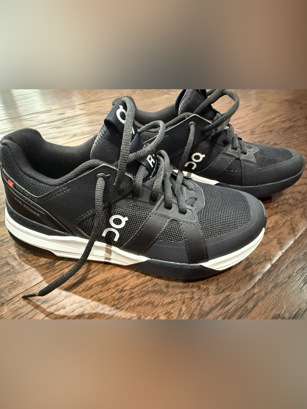 On Running Womens “The Roger Clubhouse Pro”Black and White size 7.5